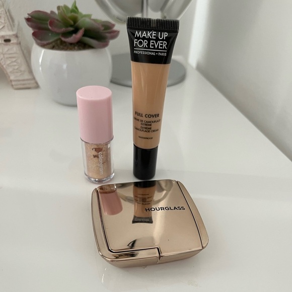 Makeup  Bundle! Hourglass blush, Colorgram eyeshadow, Makeup Forever concealer - Picture 1 of 3